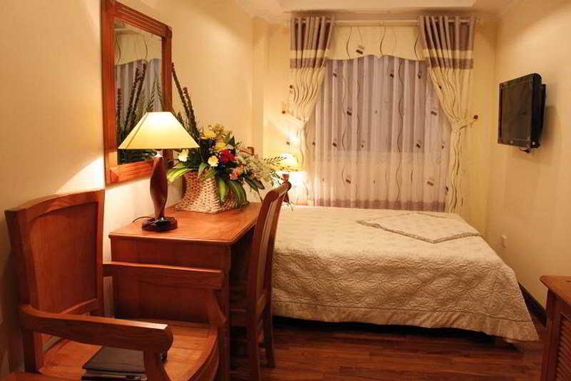 Lucky 3 Hotel & Travel Hanoi Oda fotoğraf