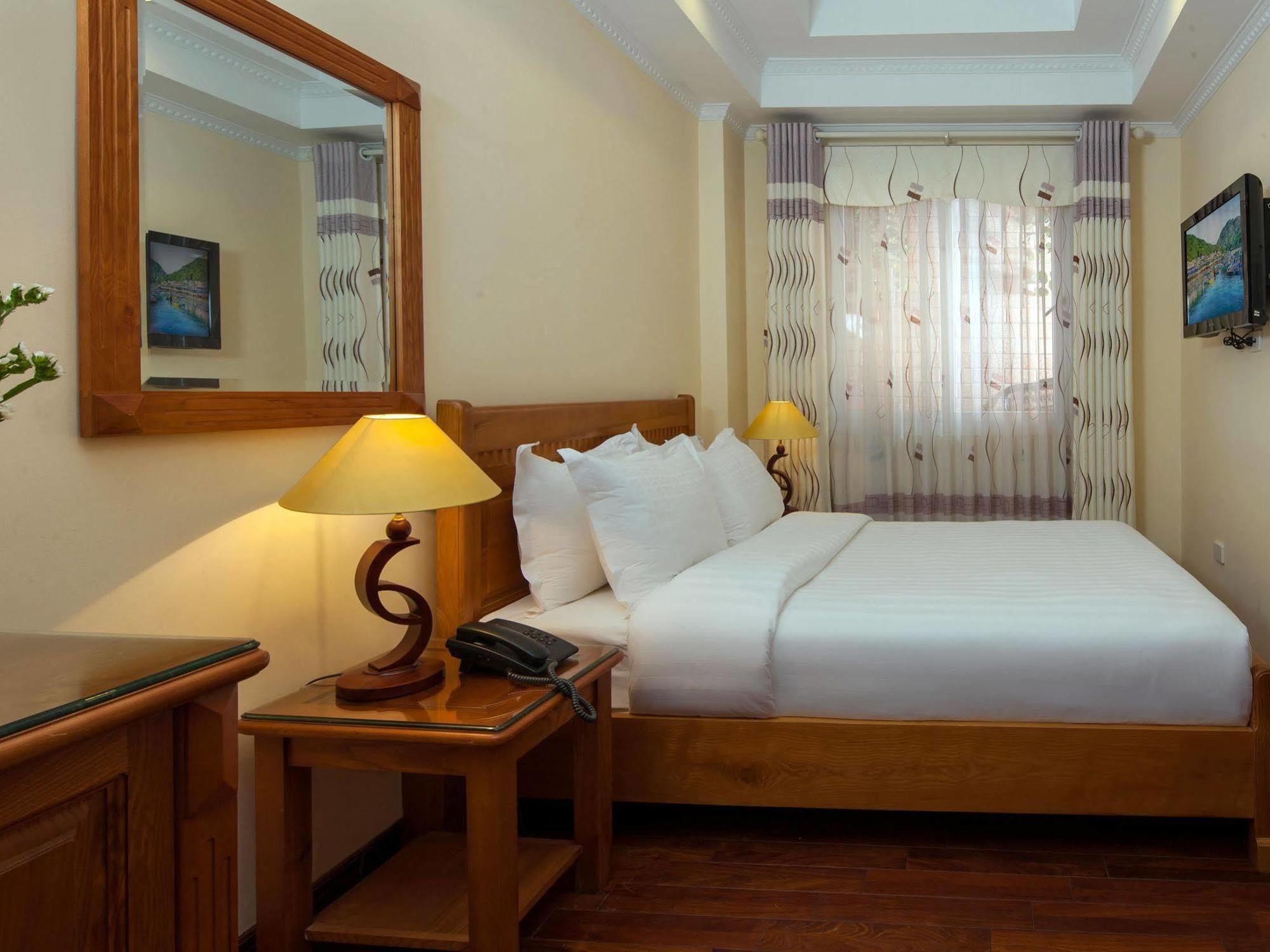 Lucky 3 Hotel & Travel Hanoi Dış mekan fotoğraf