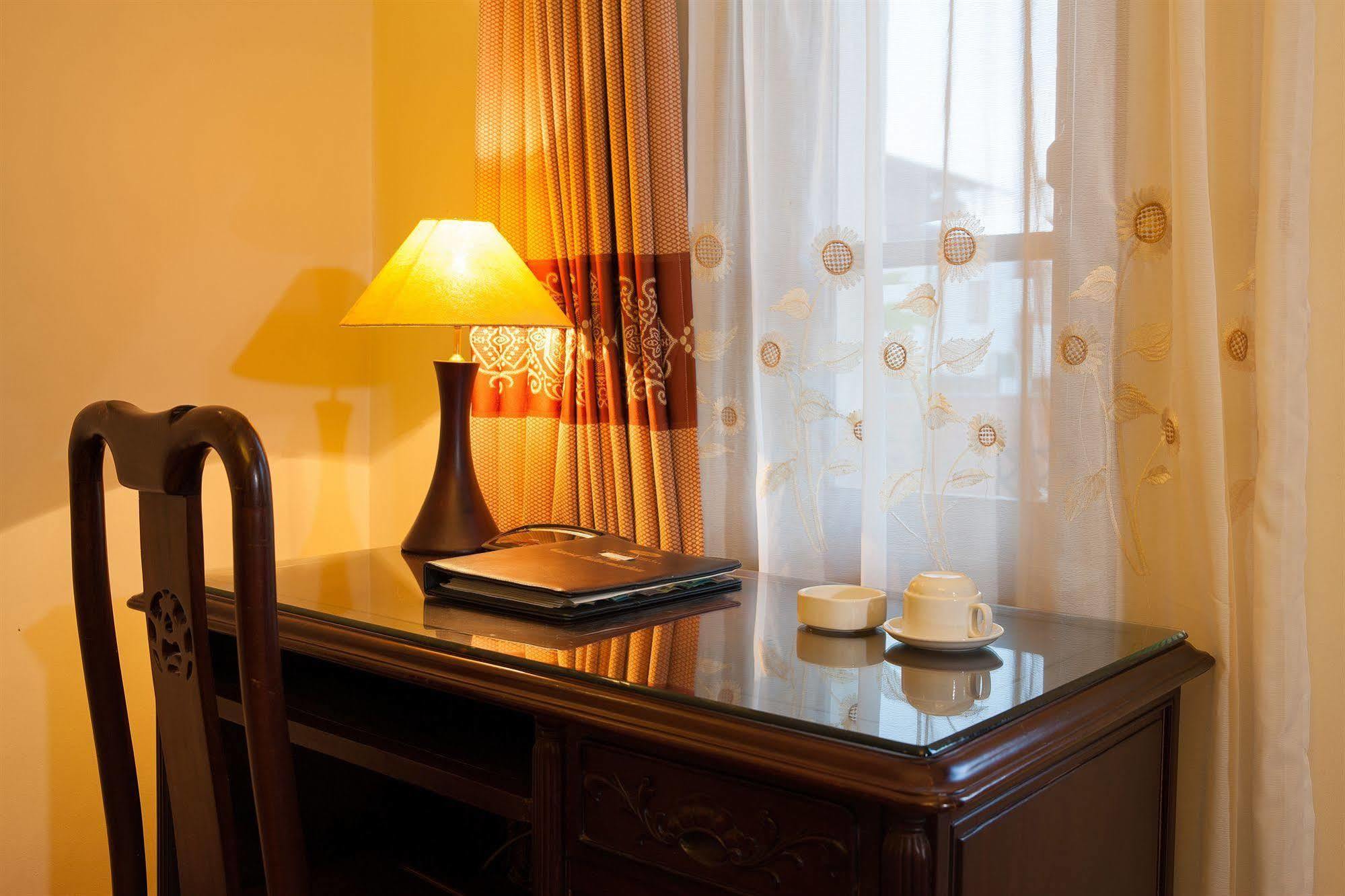 Lucky 3 Hotel & Travel Hanoi Dış mekan fotoğraf