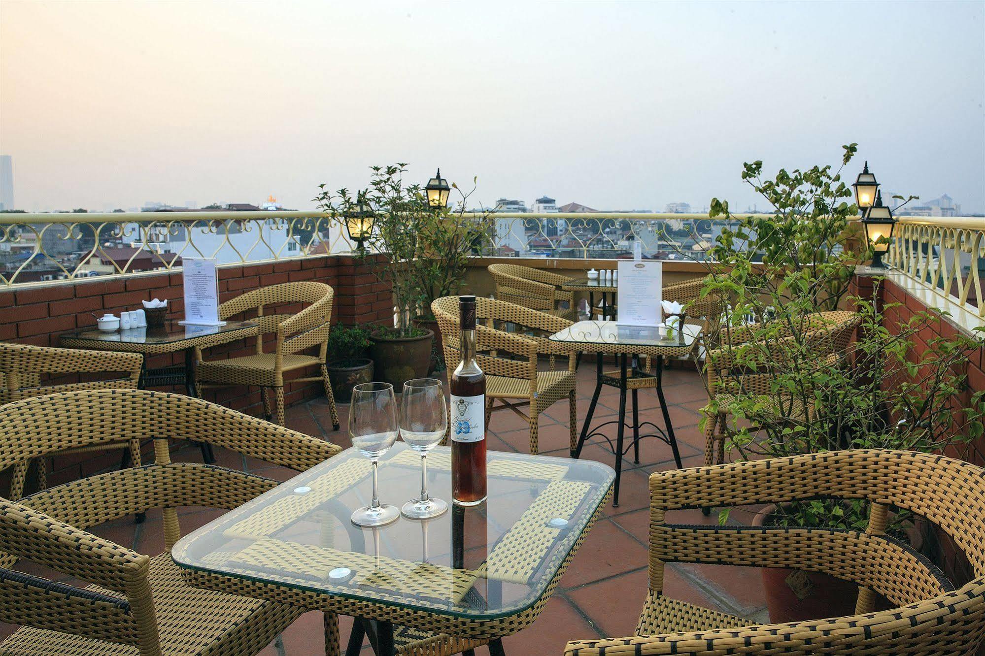 Lucky 3 Hotel & Travel Hanoi Dış mekan fotoğraf
